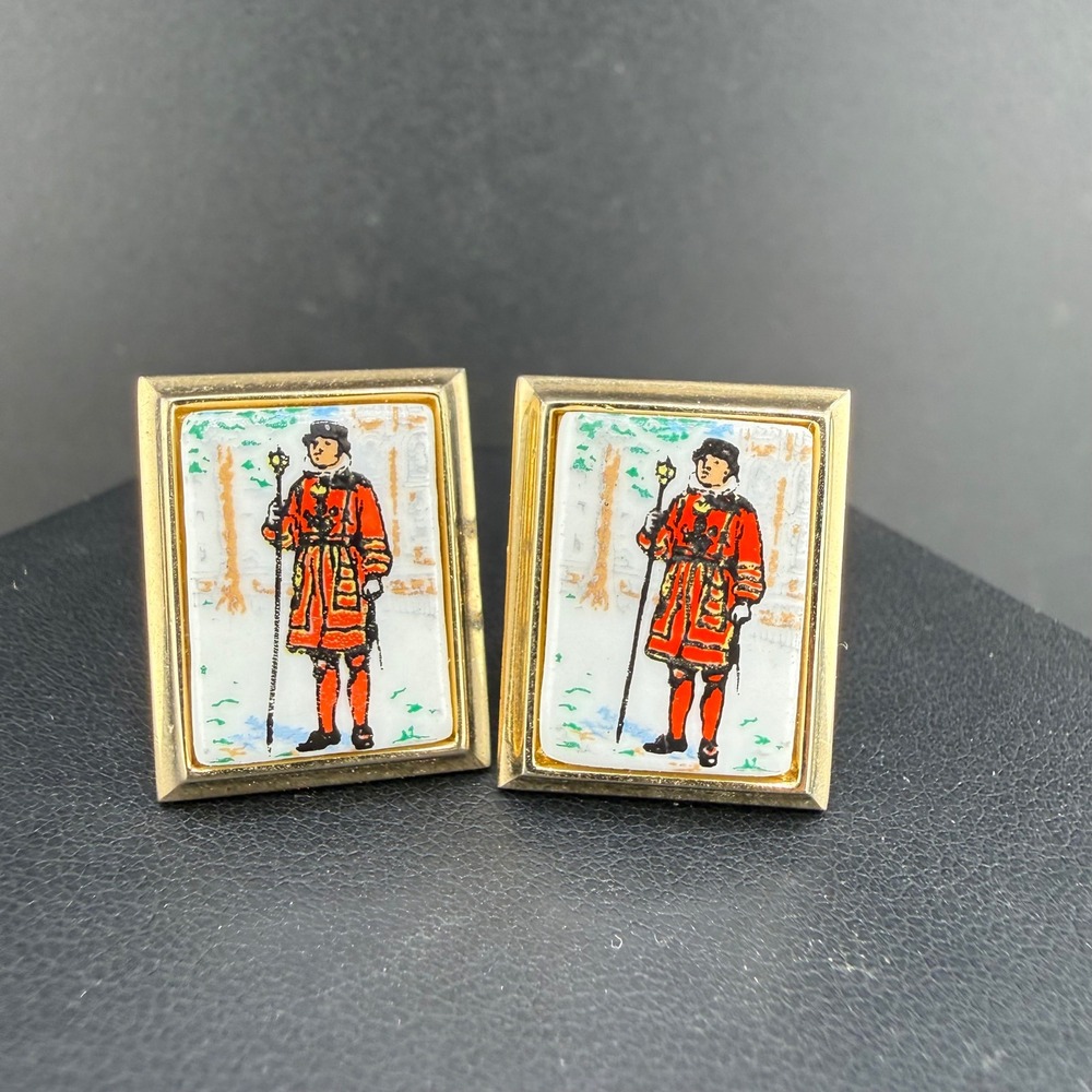 Vintage Shields Cufflinks Gold Tone Enamel Beefeater Yeoman Warder